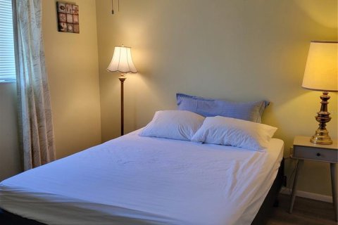 Снять в аренду кондоминиум в Брейдентон, Флорида 4 комнаты, 99.96м2, № 647125 - фото 13