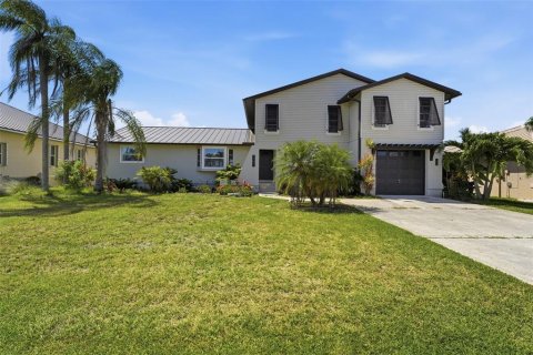 Casa en Punta Gorda, Florida 3 dormitorios, 209.87 m2 № 2134394