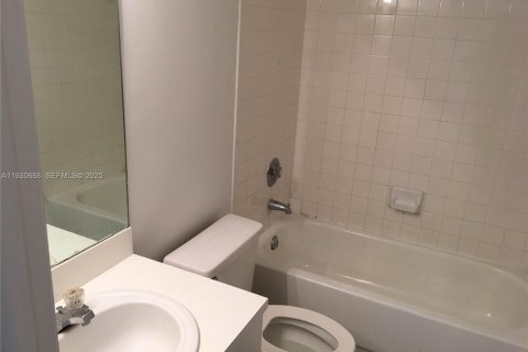 Condominio en venta en Doral, Florida, 2 dormitorios, 111.2 m2 № 2034382 - foto 5