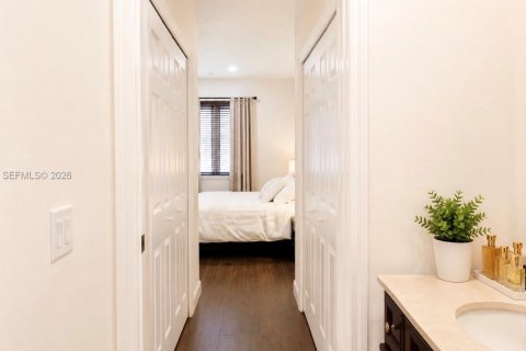 Купить кондоминиум в Майами, Флорида 3 спальни, 124.49м2, № 2087020 - фото 17