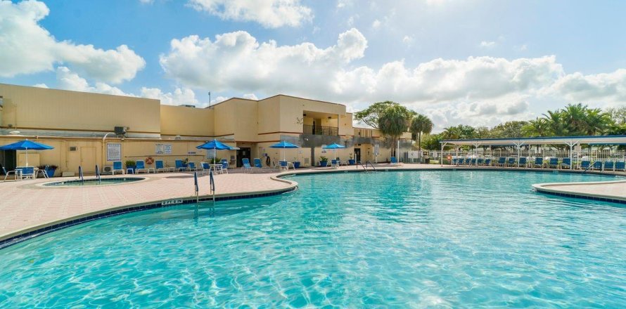 Casa en Plantation, Florida 2 dormitorios, 136.57 m2 № 1207562