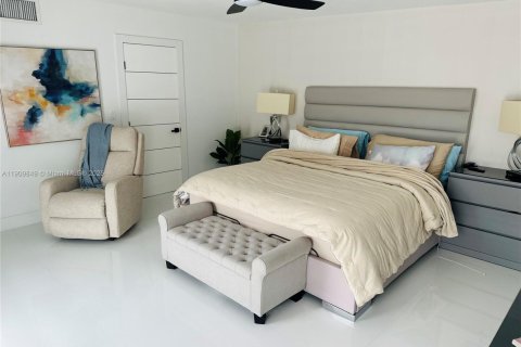 House in North Miami Beach, Florida 4 bedrooms, 248.51 sq.m. № 1965243 - photo 21