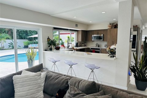 House in North Miami Beach, Florida 4 bedrooms, 248.51 sq.m. № 1965243 - photo 18