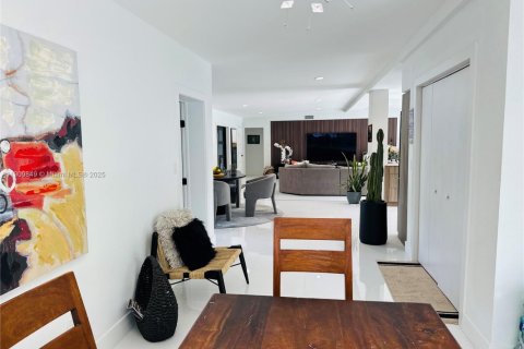 House in North Miami Beach, Florida 4 bedrooms, 248.51 sq.m. № 1965243 - photo 12