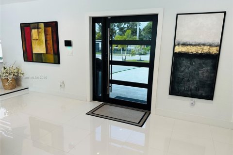 House in North Miami Beach, Florida 4 bedrooms, 248.51 sq.m. № 1965243 - photo 5