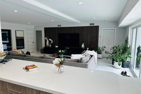 House in North Miami Beach, Florida 4 bedrooms, 248.51 sq.m. № 1965243 - photo 16