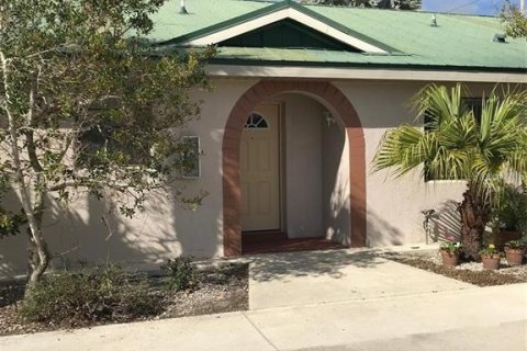 Casa en alquiler en Punta Gorda, Florida, 2 dormitorios, 92.9 m2 № 803356 - foto 1