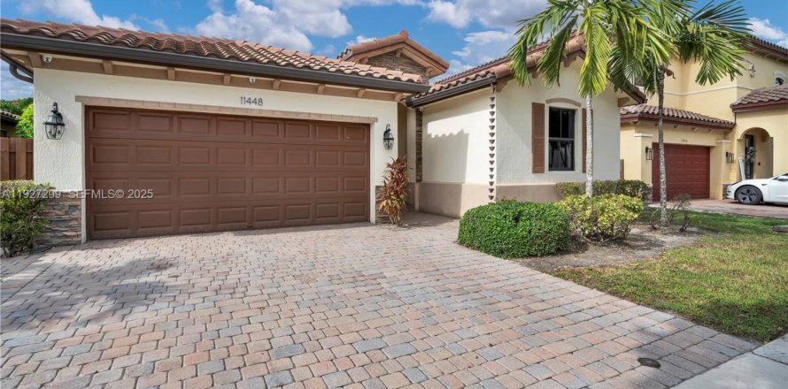 Casa en Miami, Florida 3 dormitorios, 171.31 m2 № 1986234