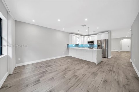 Casa en alquiler en Miami, Florida, 3 dormitorios, 171.31 m2 № 1986234 - foto 30