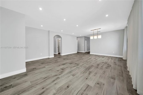 Casa en alquiler en Miami, Florida, 3 dormitorios, 171.31 m2 № 1986234 - foto 9