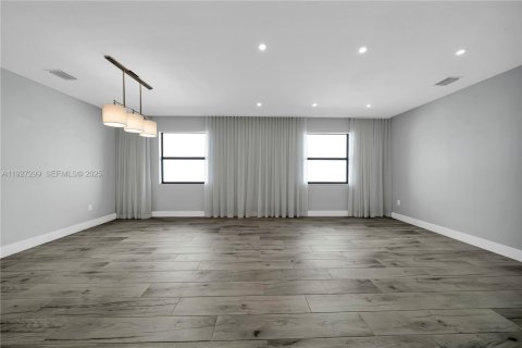 Casa en alquiler en Miami, Florida, 3 dormitorios, 171.31 m2 № 1986234 - foto 15