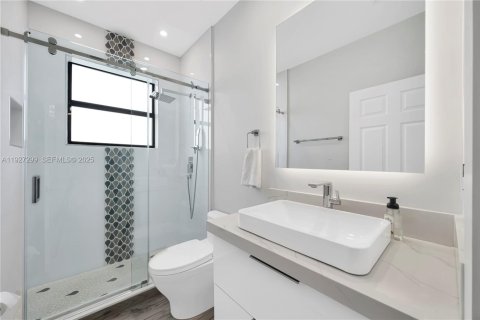 Casa en alquiler en Miami, Florida, 3 dormitorios, 171.31 m2 № 1986234 - foto 14