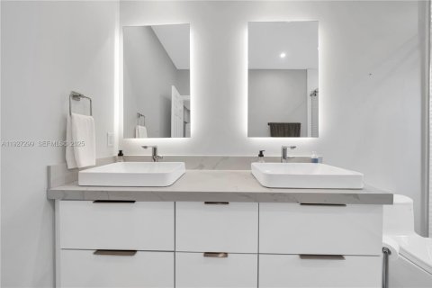 Casa en alquiler en Miami, Florida, 3 dormitorios, 171.31 m2 № 1986234 - foto 25