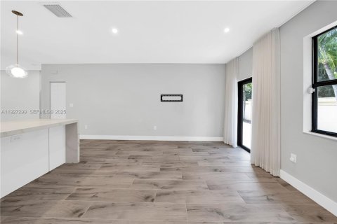 Casa en alquiler en Miami, Florida, 3 dormitorios, 171.31 m2 № 1986234 - foto 29