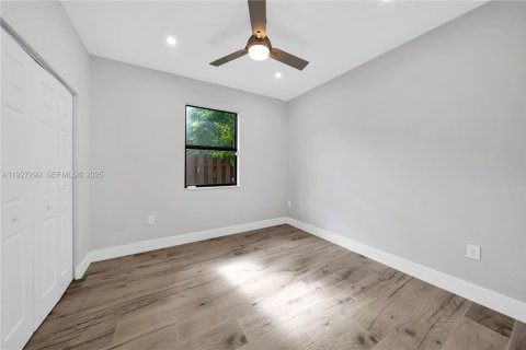 Casa en alquiler en Miami, Florida, 3 dormitorios, 171.31 m2 № 1986234 - foto 18