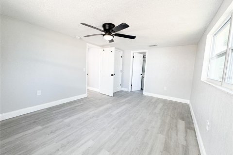 House in Holiday, Florida 4 bedrooms, 136.38 sq.m. № 1885331 - photo 16