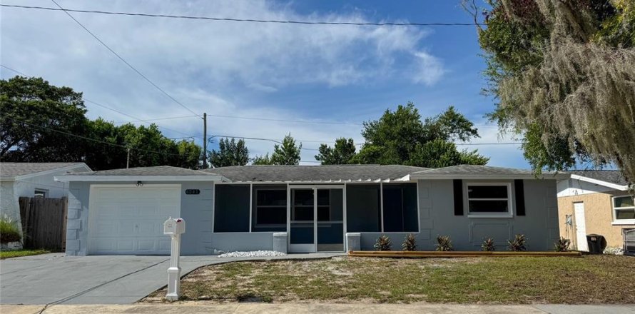 House in Holiday, Florida 4 bedrooms, 136.38 sq.m. № 1885331