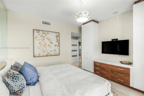 Condo in North Miami Beach, Florida, 2 bedrooms  № 1863251 - photo 25