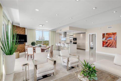 Condo in North Miami Beach, Florida, 2 bedrooms  № 1863251 - photo 7