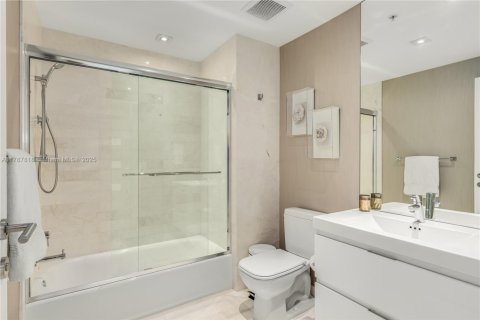Condo in North Miami Beach, Florida, 2 bedrooms  № 1863251 - photo 27