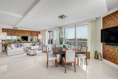 Condo in North Miami Beach, Florida, 2 bedrooms  № 1863251 - photo 14
