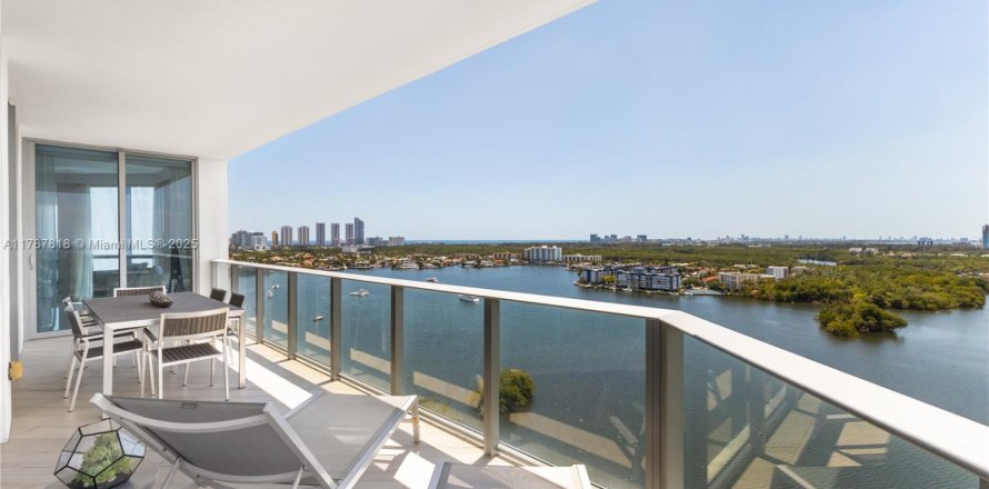 Condo in North Miami Beach, Florida, 2 bedrooms  № 1863251