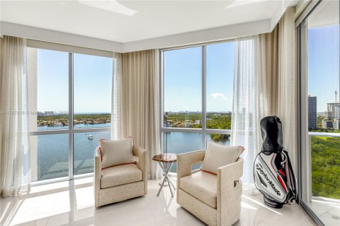 Condo in North Miami Beach, Florida, 2 bedrooms  № 1863251 - photo 18
