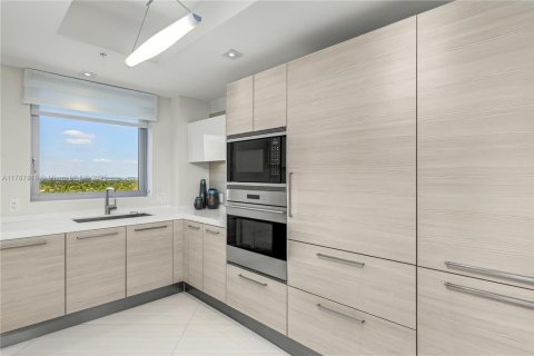 Condo in North Miami Beach, Florida, 2 bedrooms  № 1863251 - photo 12