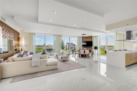 Condo in North Miami Beach, Florida, 2 bedrooms  № 1863251 - photo 3