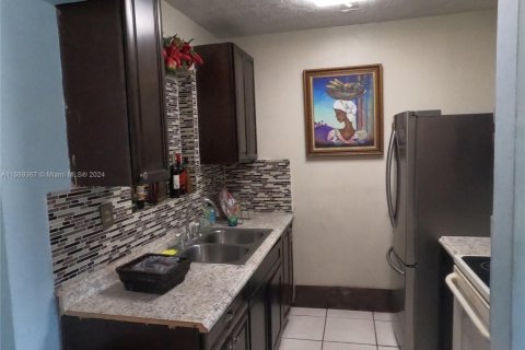 House in Miami Gardens, Florida 2 bedrooms, 72.46 sq.m. № 1863576 - photo 16