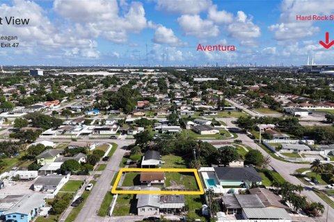 House in Miami Gardens, Florida 2 bedrooms, 72.46 sq.m. № 1863576 - photo 12