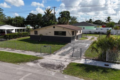 House in Miami Gardens, Florida 2 bedrooms, 72.46 sq.m. № 1863576 - photo 7