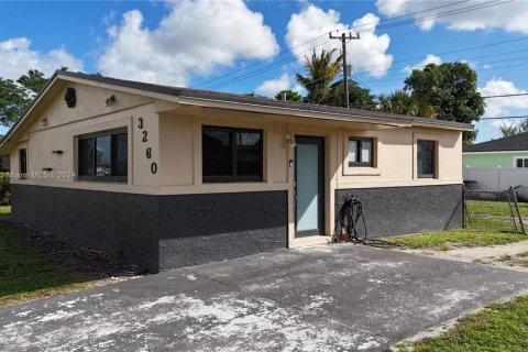 House in Miami Gardens, Florida 2 bedrooms, 72.46 sq.m. № 1863576 - photo 3
