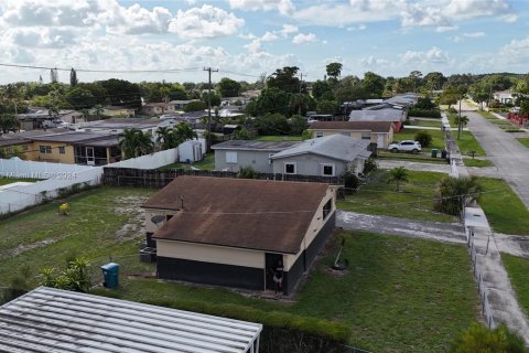 House in Miami Gardens, Florida 2 bedrooms, 72.46 sq.m. № 1863576 - photo 4