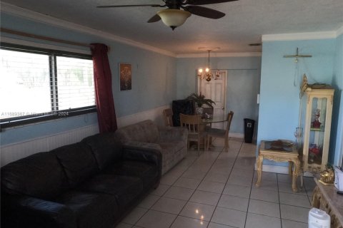 House in Miami Gardens, Florida 2 bedrooms, 72.46 sq.m. № 1863576 - photo 13