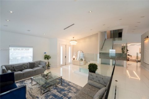 Купить виллу или дом в Дорал, Флорида 1 комната, 318.56м2, № 2146071 - фото 20