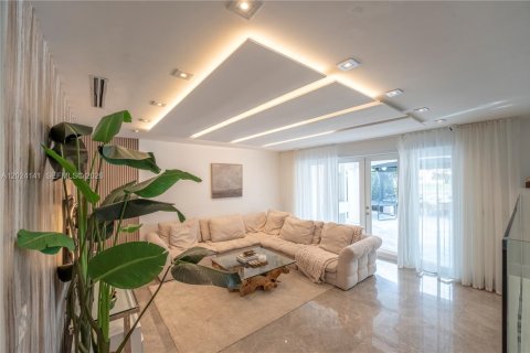 Купить виллу или дом в Дорал, Флорида 1 комната, 318.56м2, № 2146071 - фото 24
