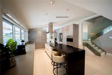 Купить виллу или дом в Дорал, Флорида 1 комната, 318.56м2, № 2146071 - фото 16