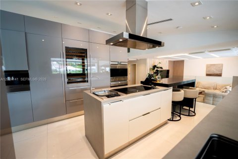 Купить виллу или дом в Дорал, Флорида 1 комната, 318.56м2, № 2146071 - фото 13
