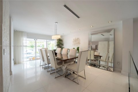 Купить виллу или дом в Дорал, Флорида 1 комната, 318.56м2, № 2146071 - фото 18
