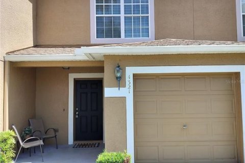 Townhouse in Land O' Lakes, Florida 2 bedrooms, 120.4 sq.m. № 1521550 - photo 1