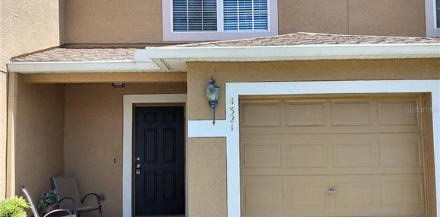 Townhouse in Land O' Lakes, Florida 2 bedrooms, 120.4 sq.m. № 1521550
