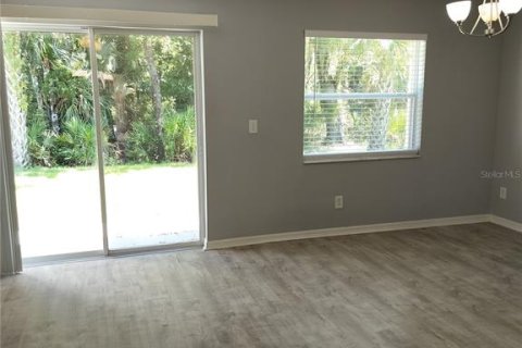 Townhouse in Land O' Lakes, Florida 2 bedrooms, 120.4 sq.m. № 1521550 - photo 7