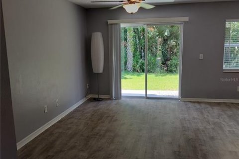 Townhouse in Land O' Lakes, Florida 2 bedrooms, 120.4 sq.m. № 1521550 - photo 9