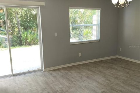 Townhouse in Land O' Lakes, Florida 2 bedrooms, 120.4 sq.m. № 1521550 - photo 10