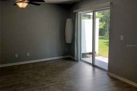 Townhouse in Land O' Lakes, Florida 2 bedrooms, 120.4 sq.m. № 1521550 - photo 8