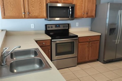 Townhouse in Land O' Lakes, Florida 2 bedrooms, 120.4 sq.m. № 1521550 - photo 5
