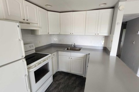 Copropriété à vendre à Palm Springs, Floride: 2 chambres, 76.64 m2 № 2177003 - photo 4