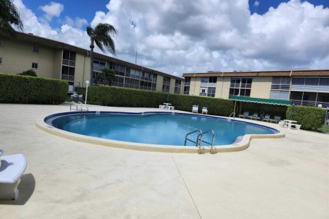 Copropriété à vendre à Palm Springs, Floride: 2 chambres, 76.64 m2 № 2177003 - photo 12