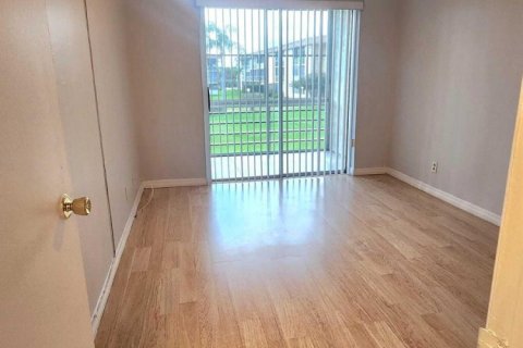 Copropriété à vendre à Palm Springs, Floride: 2 chambres, 76.64 m2 № 2177003 - photo 3